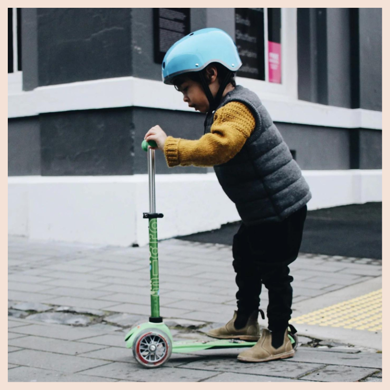 Mini Micro Deluxe 3 Wheel Scooter | Green (2-5 Years)
