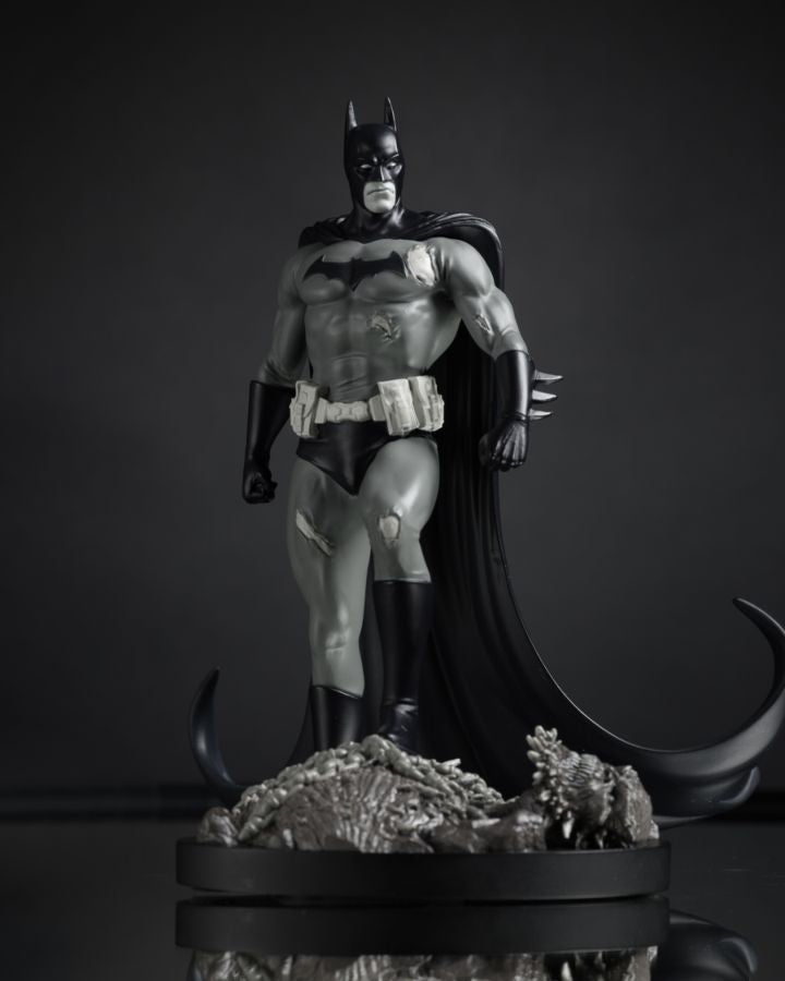 Batman Black & White – Batman by Bjorn Barends Resin Statue – additional product view