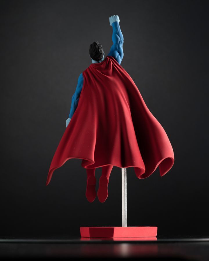 DC Comics – Superman Red & Blue by Gary Frank Resin Statue – product image 8