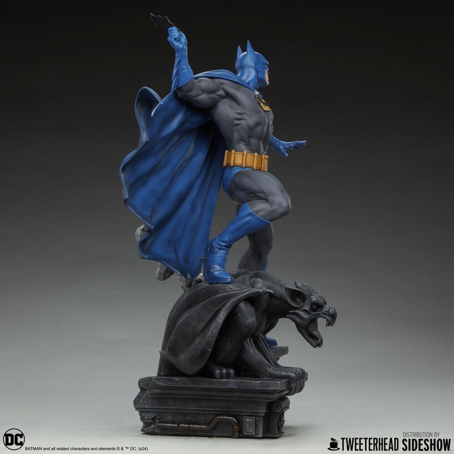 Batman – Batman (Retro Edition) 1:4 Scale Maquette – product image 6